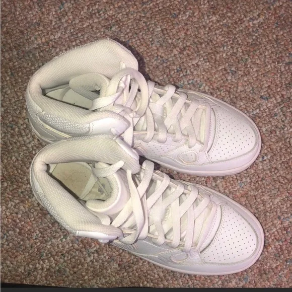 Women’s Nike Air Force 7.5 - Picture 3 of 6